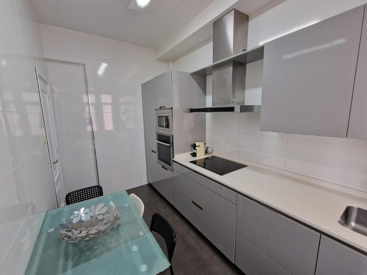 Amplio Y Centrico Piso Con Patio. Apartment A Coruna Luaran gambar