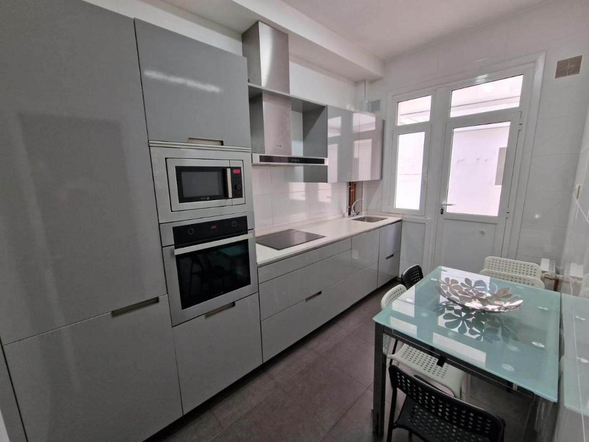 Amplio Y Centrico Piso Con Patio. Apartment A Coruna Luaran gambar